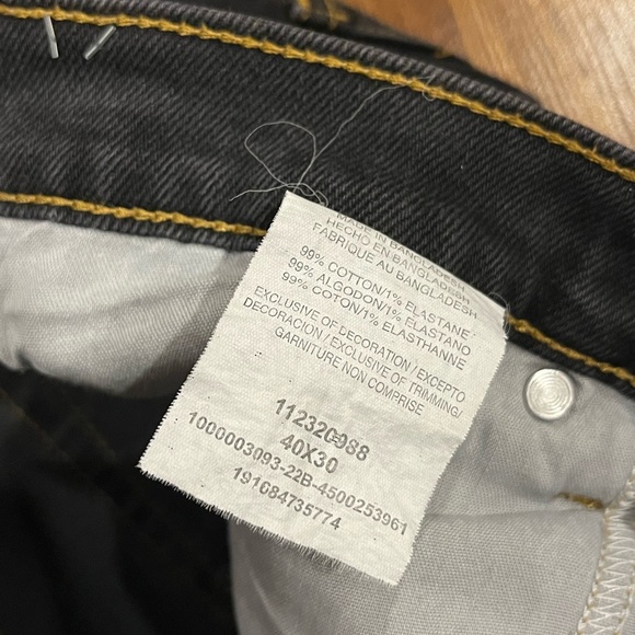 40x30, baggy fit, really good condition and good quality. No major flaws. - Picture 3 of 3